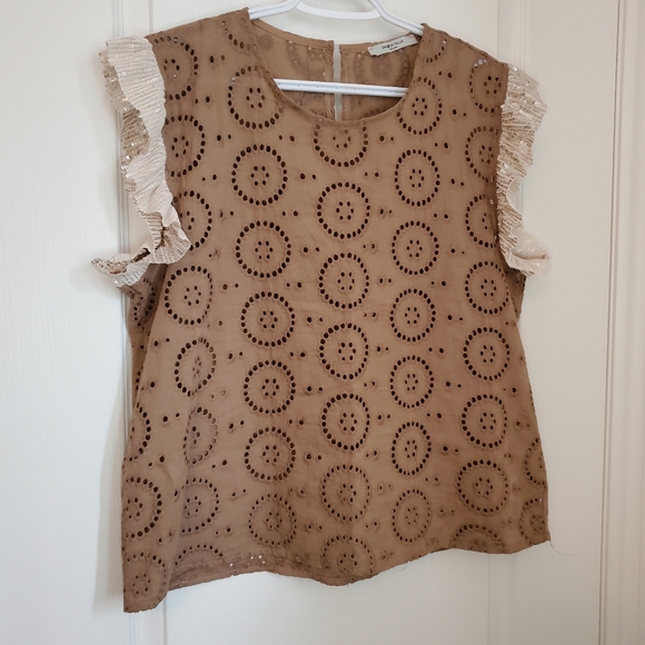 Piazza Italia Eyelet & Sequin Top - Picture 3 of 10